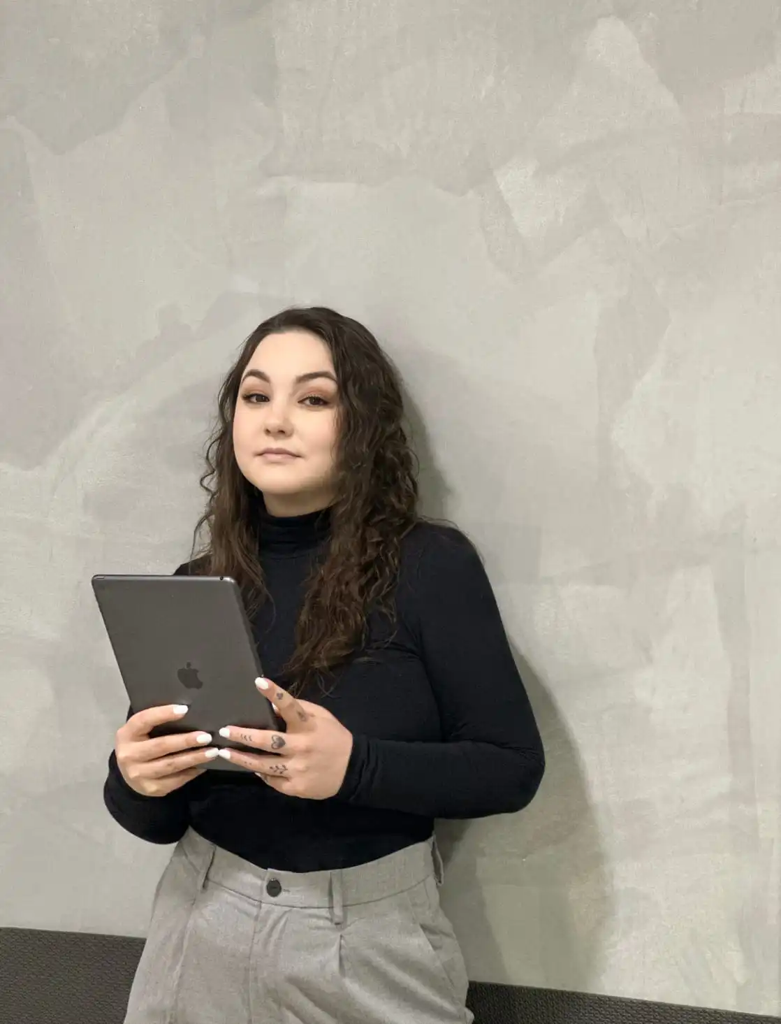 Psicóloga Caroline Muffato atendendo pacientes